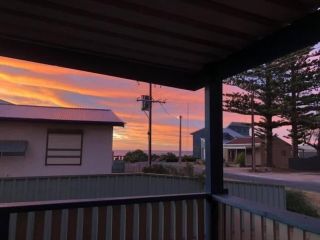 Lynchs Sea View - Within 100m to the Beach Guest house, Wallaroo - 2