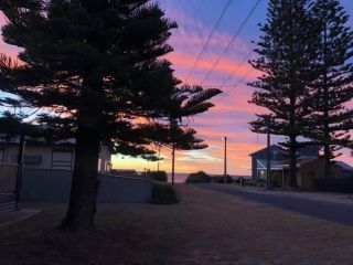 Lynchs Sea View - Within 100m to the Beach Guest house, Wallaroo - 1