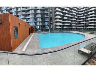 M-City 2 BR and 2 BA Apartment with Parking Apartment, Clayton North - 4
