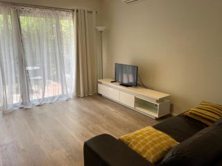 Convenient One Bedroom Townhouse Narrabundah Apartment, New South Wales - 5