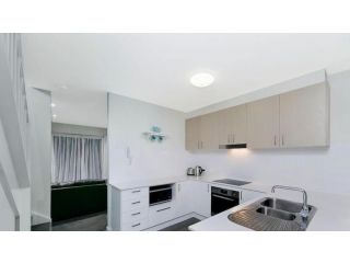 Convenient One Bedroom Townhouse Narrabundah Apartment, New South Wales - 3