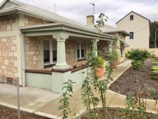 MacDonnell House Naracoorte Bed and breakfast, Naracoorte - 1