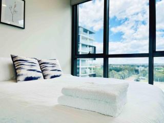 Macquarie Park high level 2bed 2bath with Study Gym & Pool Apartment, Sydney - 2