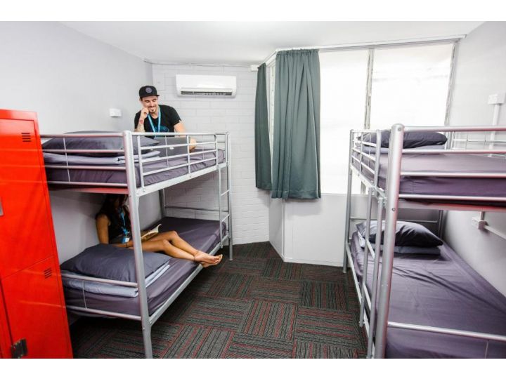 Mad Monkey Backpackers Waterfront Hostel, Cairns - imaginea 16