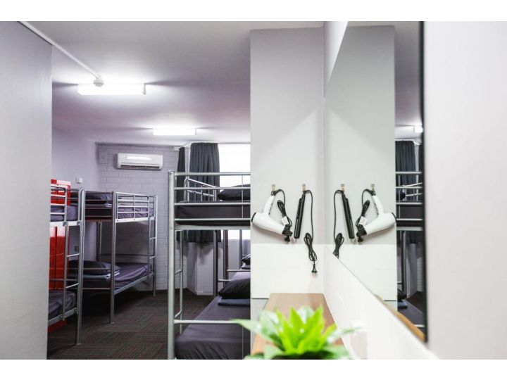 Mad Monkey Backpackers Waterfront Hostel, Cairns - imaginea 3
