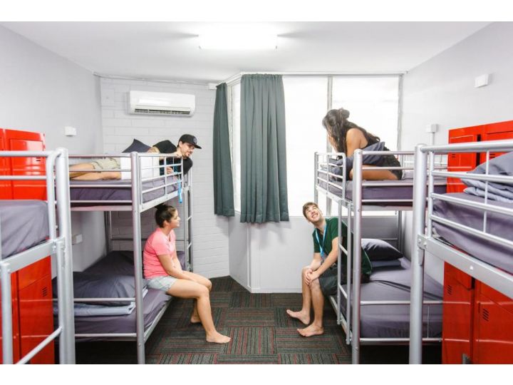 Mad Monkey Backpackers Waterfront Hostel, Cairns - imaginea 13