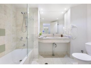 Hotel-style Apartment, Distance to Cali Beach Club Apartment, Gold Coast - 3