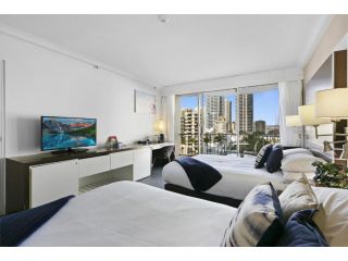 Hotel-style Apartment, Distance to Cali Beach Club Apartment, Gold Coast - 4