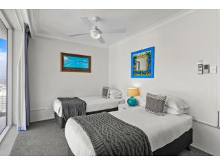 MadeComfy Beach Haven Beachfront 2-Bed Apartment Apartment, Gold Coast - 5