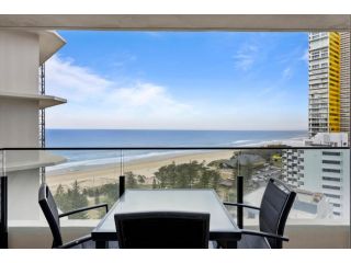 MadeComfy Beach Haven Beachfront 2-Bed Apartment Apartment, Gold Coast - 1
