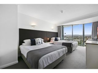 Studio with Resort Facilities in Prime Location Apartment, Gold Coast - 2