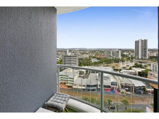 Studio with Resort Facilities in Prime Location Apartment, Gold Coast - 5