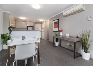 MadeComfy Executive and Spacious Braddon Apartment Apartment, Canberra - 3