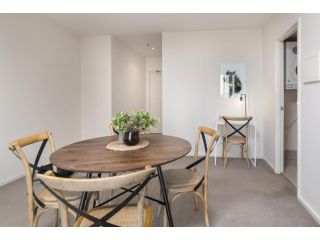 MadeComfy Modern Comfort in Canberra Central Apartment, Canberra - 5