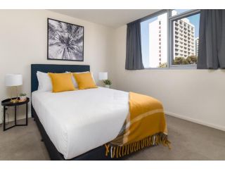 MadeComfy Modern Comfort in Canberra Central Apartment, Canberra - 2