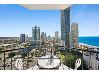 Beachside Studio with Ocean and city views Apartment, Gold Coast - 5