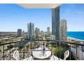 Beachside Studio with Ocean and city views Apartment, Gold Coast - thumb 5