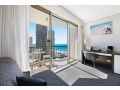 Beachside Studio with Ocean and city views Apartment, Gold Coast - thumb 8