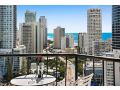 Beachside Studio with Ocean and city views Apartment, Gold Coast - thumb 12