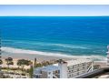 Beachside Studio with Ocean and city views Apartment, Gold Coast - thumb 9