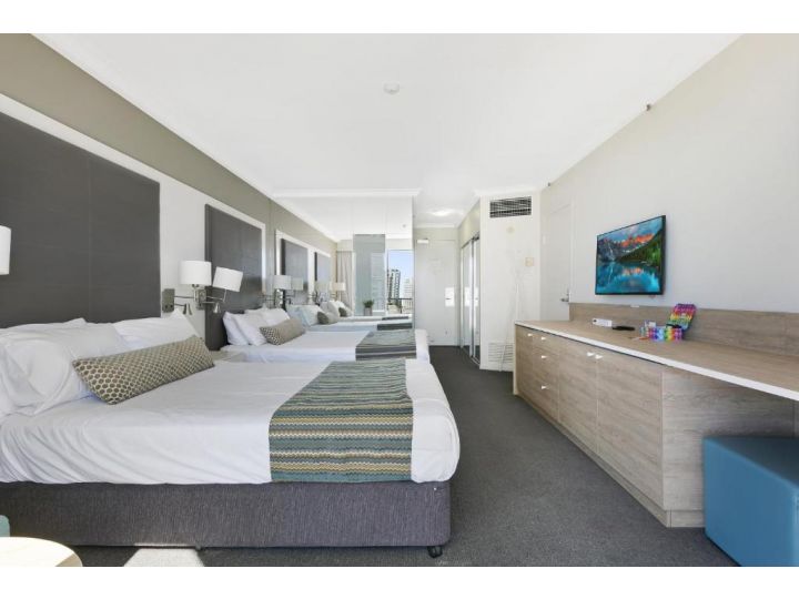 Beachside Studio Apartment with Ocean & City views Apartment, Gold Coast - imaginea 6