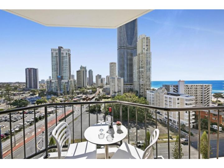 Beachside Studio Apartment with Ocean & City views Apartment, Gold Coast - imaginea 5