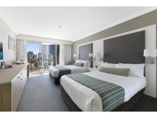 Beachside Studio Apartment with Ocean & City views Apartment, Gold Coast - 2