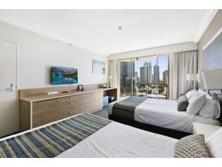 Beachside Studio Apartment with Ocean & City views Apartment, Gold Coast - 3