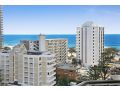 Beachside Studio Apartment with Ocean & City views Apartment, Gold Coast - thumb 8