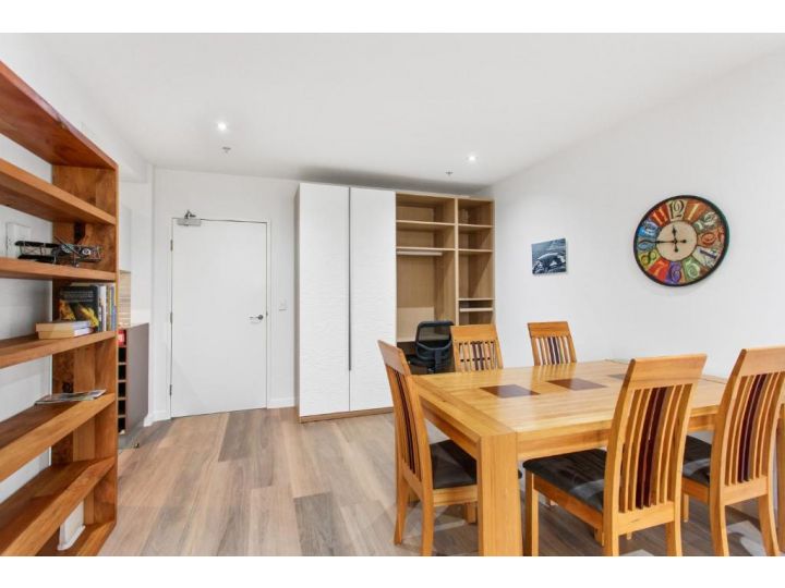 MadeComfy Spacious Canberra Living with Courtyard Apartment, Phillip - imaginea 8