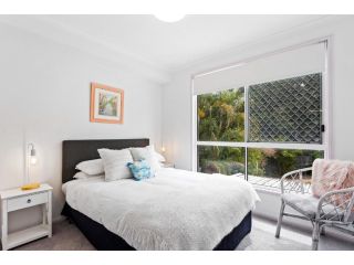 Sunny and Spacious Yaroomba Home with Pool Guest house, Yaroomba - 4