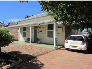 Maeville Cottage Guest house, Broken Hill - 1