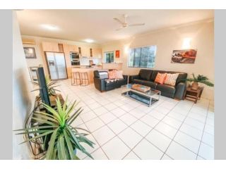 Magic On Melton Apartment, Townsville - 1