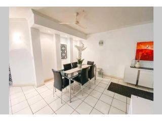 Magic On Melton Apartment, Townsville - 5