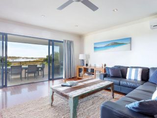 Magnificent Views - Mariners Mark Guest house, Hawks Nest - 1