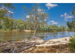 Maidens Rest - Luxury riverfront adults retreat Guest house, Moama - 5