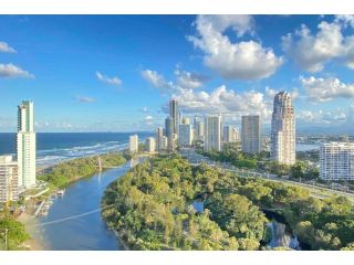 Main Beach luxury 3 bedrooms apartment Apartment, Gold Coast - 2