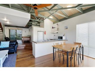 MAIN STAY - 100m to patrolled beach, pool, wifi, close to cafes Apartment, Point Lookout - 3