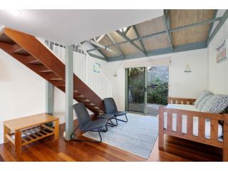 MAIN STAY - 100m to patrolled beach, pool, wifi, close to cafes Apartment, Point Lookout - 5