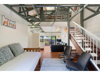 MAIN STAY - 100m to patrolled beach, pool, wifi, close to cafes Apartment, Point Lookout - 1