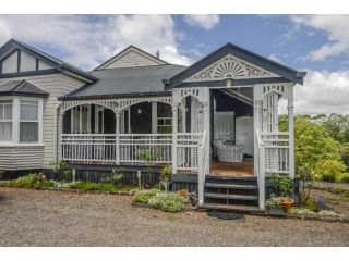 Maleny Country House - Queenslander on Acreage Guest house, Maleny - 2