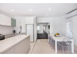 Malibu Palms - Echuca Holiday Homes Guest house, Moama - 1