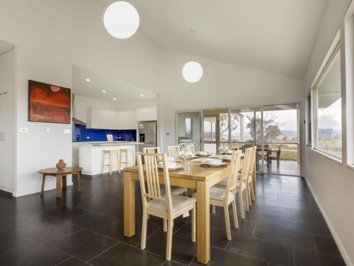 Manna Tree Farm -modern home with majestic views in stunning countryside Guest house, Jindabyne - imaginea 3
