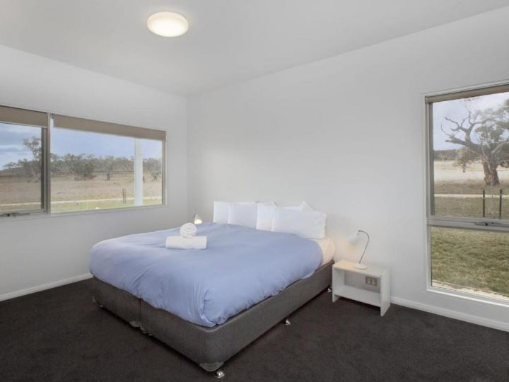 Manna Tree Farm -modern home with majestic views in stunning countryside Guest house, Jindabyne - imaginea 11