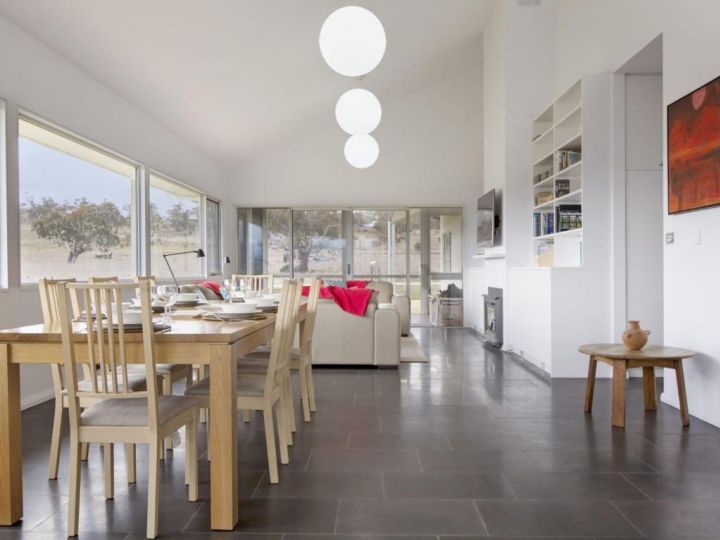 Manna Tree Farm -modern home with majestic views in stunning countryside Guest house, Jindabyne - imaginea 1