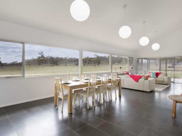 Manna Tree Farm -modern home with majestic views in stunning countryside Guest house, Jindabyne - imaginea 4