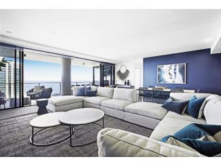 Circle on Cavill Sub Penthouse w/ 4 bedrooms Apartment, Gold Coast - 2