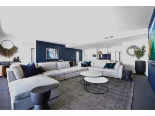 Circle on Cavill Sub Penthouse w/ 4 bedrooms Apartment, Gold Coast - 3