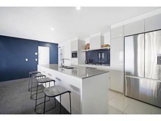 Circle on Cavill Sub Penthouse w/ 4 bedrooms Apartment, Gold Coast - 5