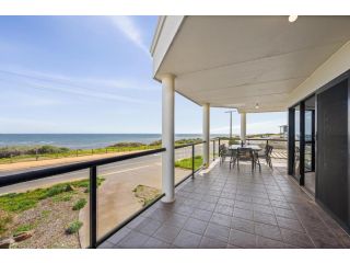 Mareblue Villa ~ Panoramic Sea Views â€¢ C21 Guest house, Aldinga Beach - 2